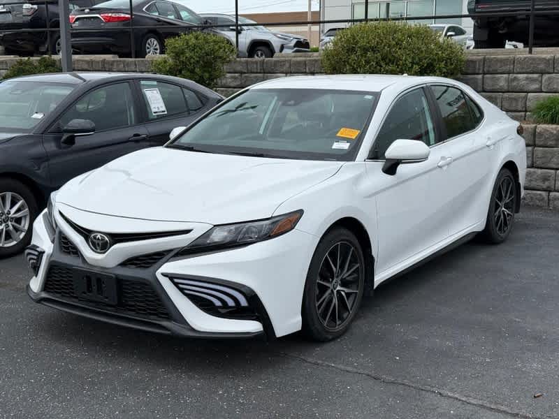 2022 Toyota Camry SE Auto