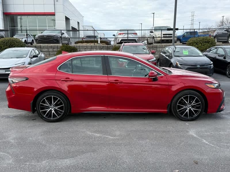 2024 Toyota Camry SE Auto