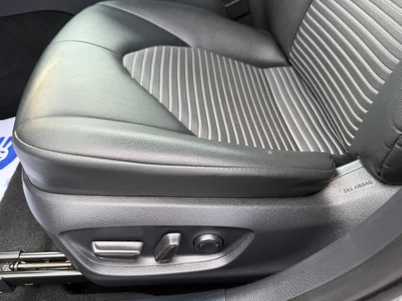 2023 Toyota Camry SE Auto