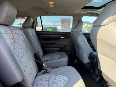 2023 Toyota Highlander Hybrid Bronze Edition AWD