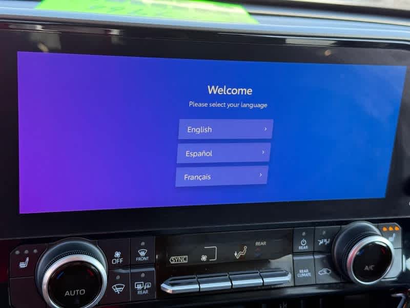 2023 Toyota Highlander Hybrid Bronze Edition AWD