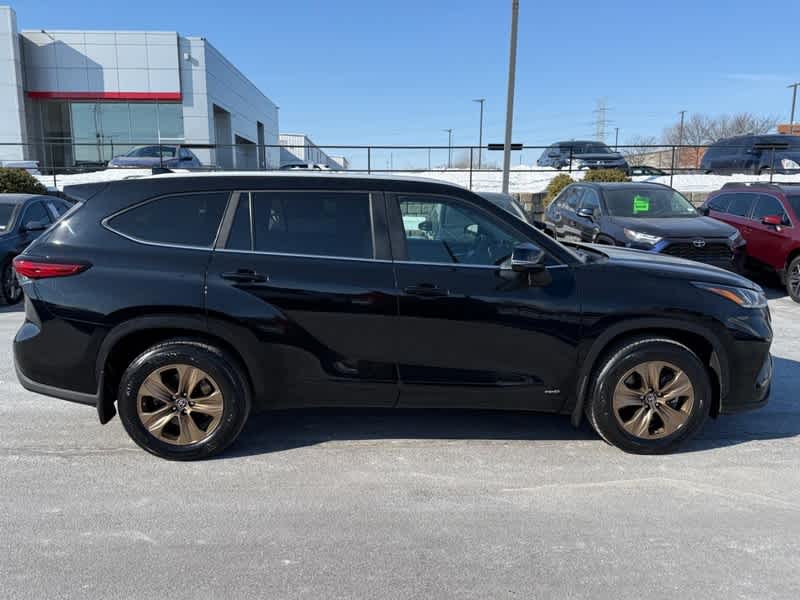 2023 Toyota Highlander Hybrid Bronze Edition AWD