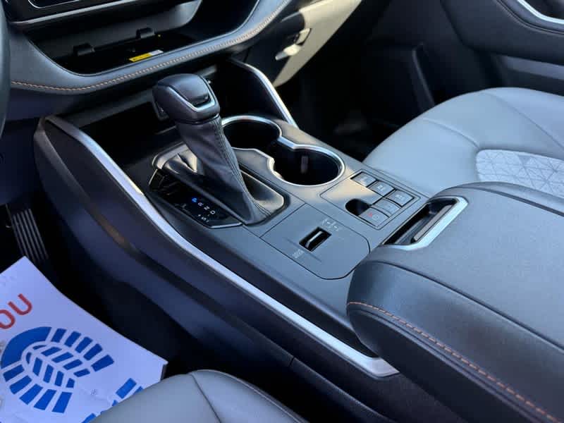 2023 Toyota Highlander Hybrid Bronze Edition AWD