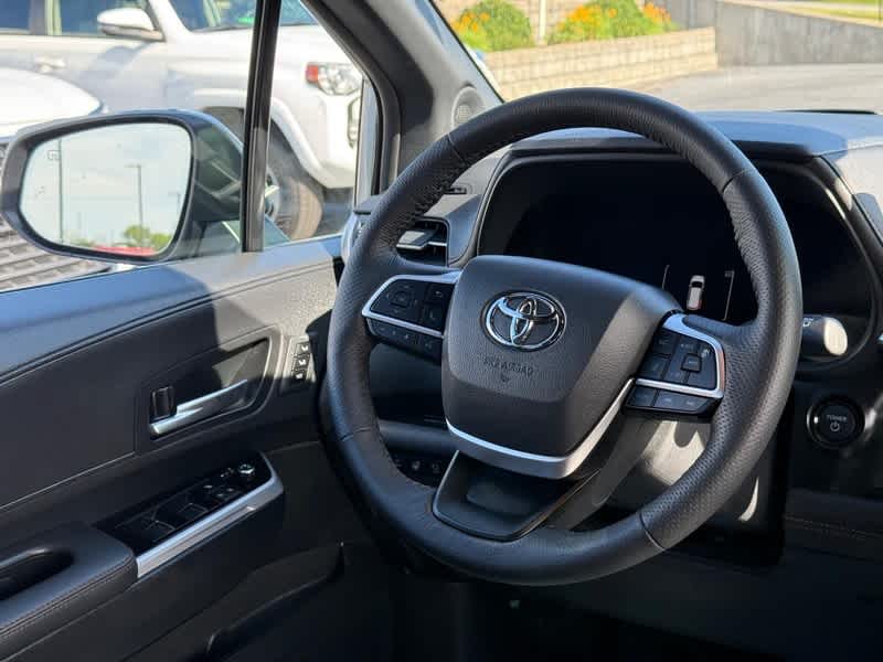 2025 Toyota Sienna Platinum AWD 7-Passenger
