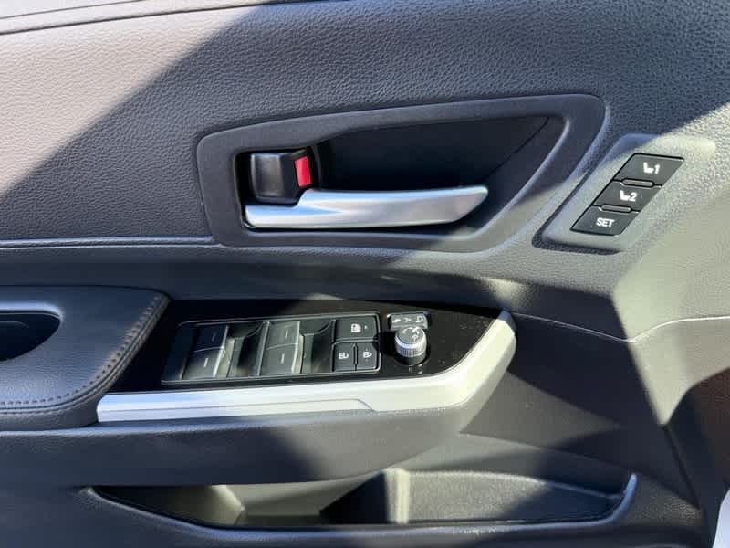 2025 Toyota Sienna Platinum AWD 7-Passenger