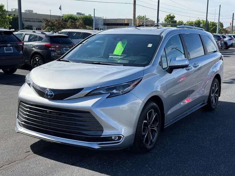 2025 Toyota Sienna Platinum AWD 7-Passenger