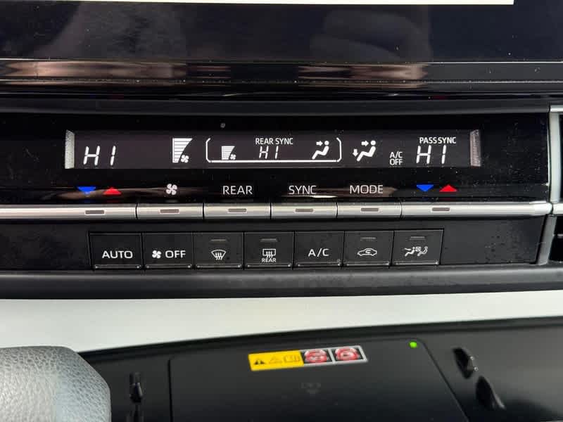 2025 Toyota Sienna LE FWD 8-Passenger