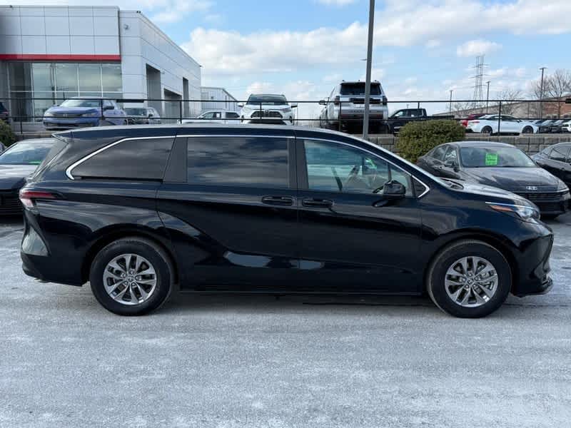 2025 Toyota Sienna LE FWD 8-Passenger