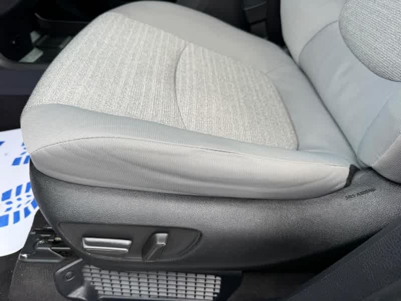 2025 Toyota Sienna LE FWD 8-Passenger