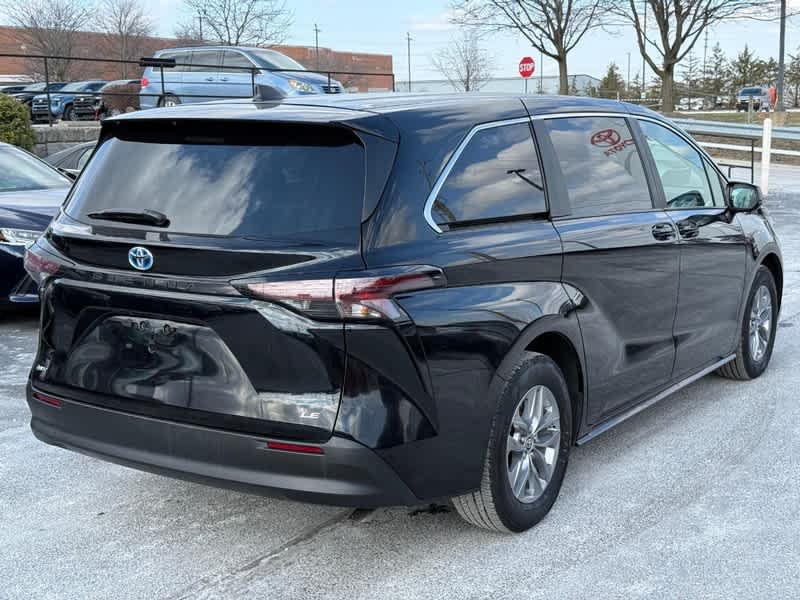 2025 Toyota Sienna LE FWD 8-Passenger