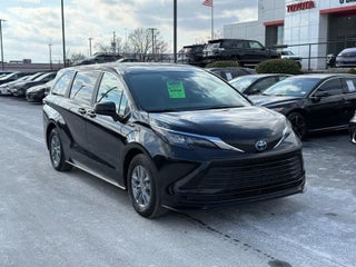 2025 Toyota Sienna LE FWD 8-Passenger