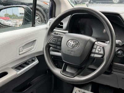 2025 Toyota Sienna LE FWD 8-Passenger