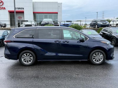 2025 Toyota Sienna LE FWD 8-Passenger