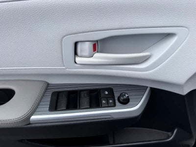 2025 Toyota Sienna LE FWD 8-Passenger