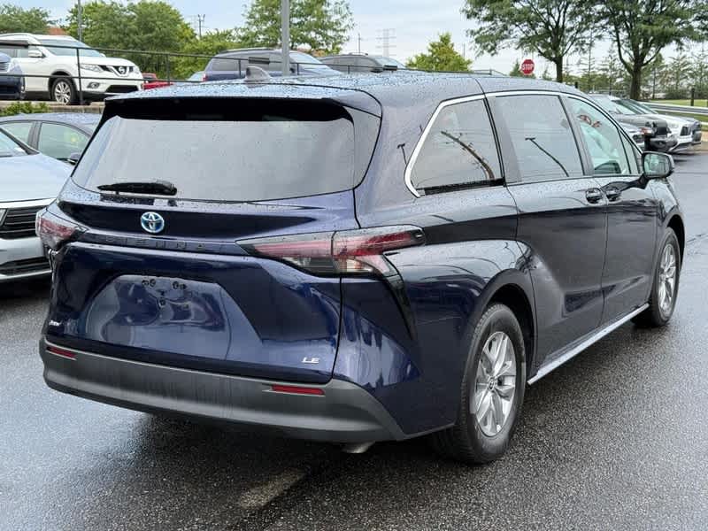 2025 Toyota Sienna LE FWD 8-Passenger