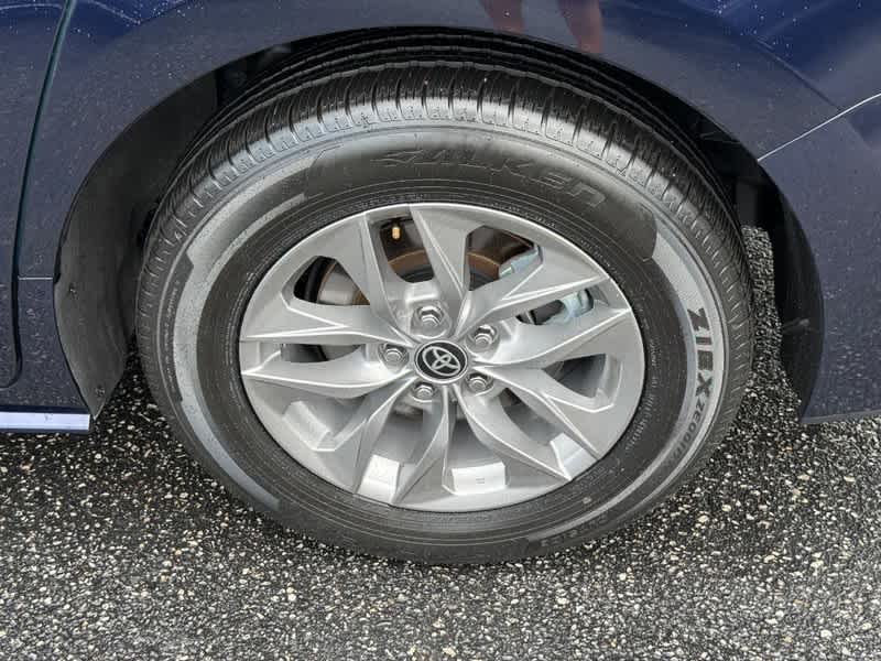 2025 Toyota Sienna LE FWD 8-Passenger