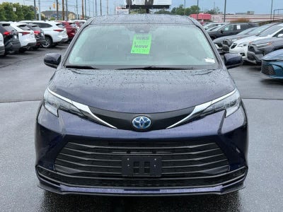 2025 Toyota Sienna LE FWD 8-Passenger