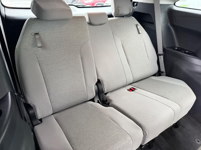 2025 Toyota Sienna LE FWD 8-Passenger