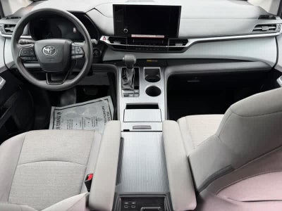 2025 Toyota Sienna LE FWD 8-Passenger