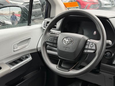 2025 Toyota Sienna LE FWD 8-Passenger