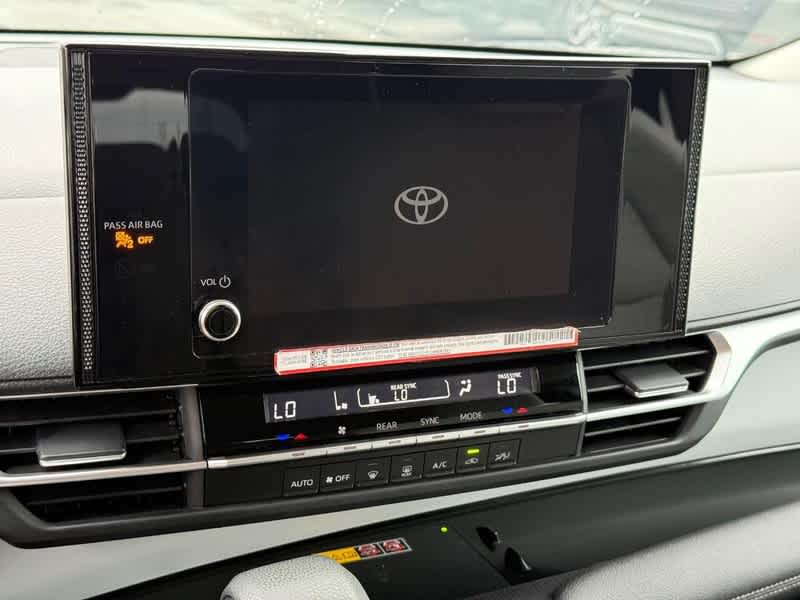2025 Toyota Sienna LE FWD 8-Passenger
