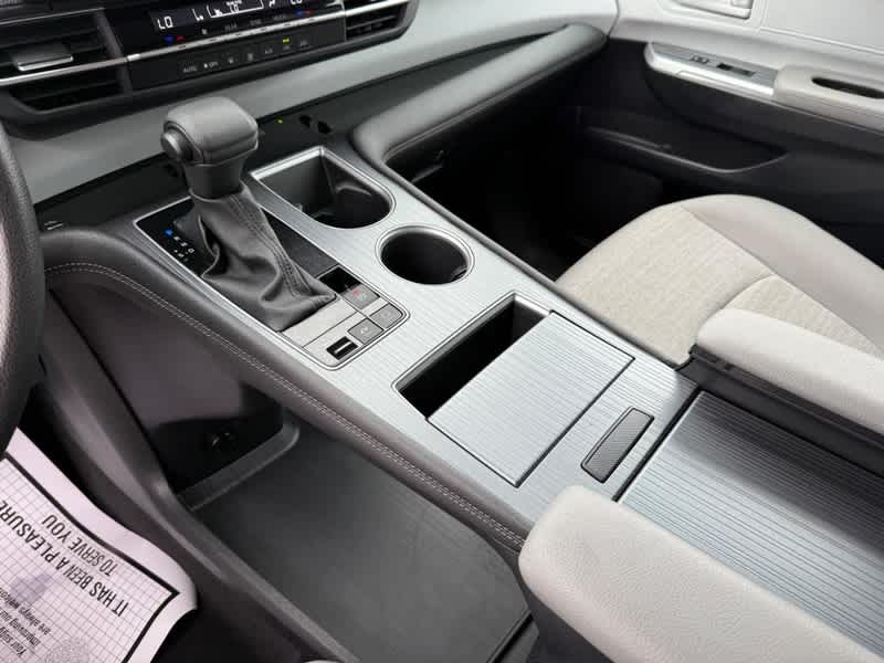 2025 Toyota Sienna LE FWD 8-Passenger