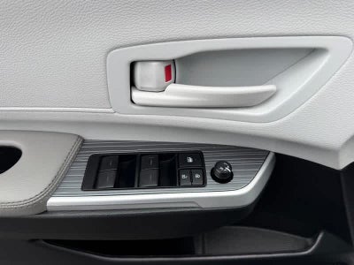 2025 Toyota Sienna LE FWD 8-Passenger