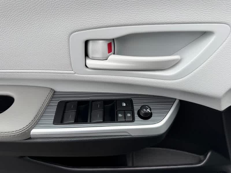2025 Toyota Sienna LE FWD 8-Passenger