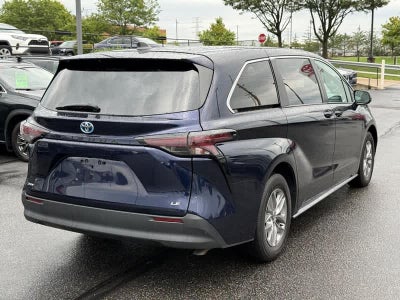 2025 Toyota Sienna LE FWD 8-Passenger