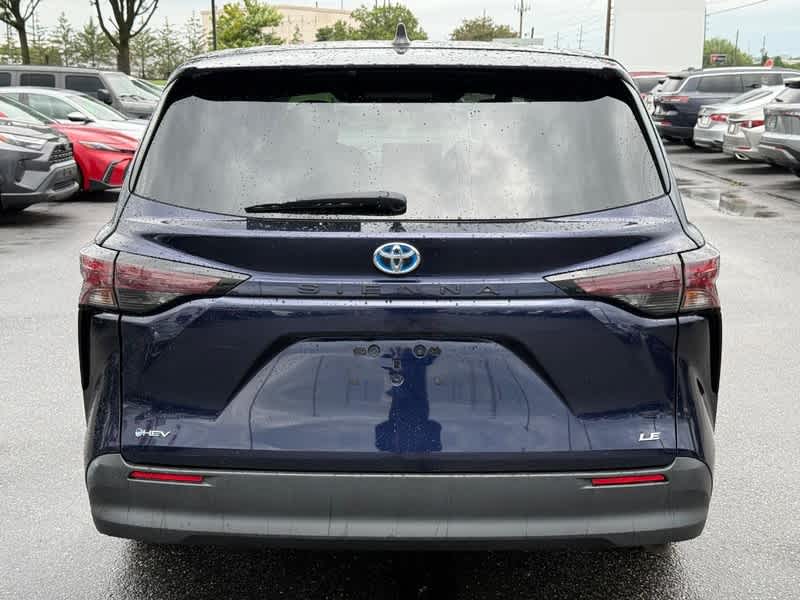 2025 Toyota Sienna LE FWD 8-Passenger