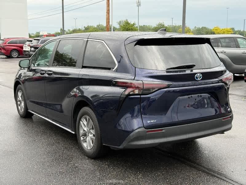 2025 Toyota Sienna LE FWD 8-Passenger