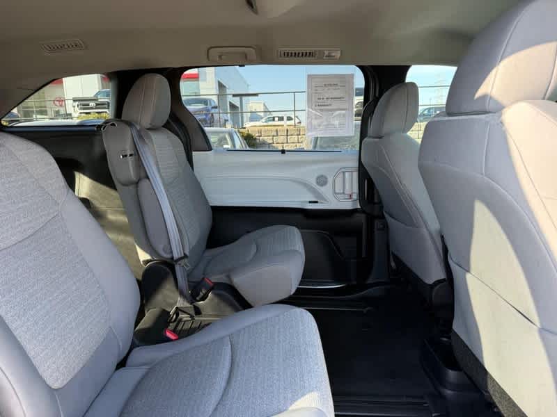 2025 Toyota Sienna LE FWD 8-Passenger