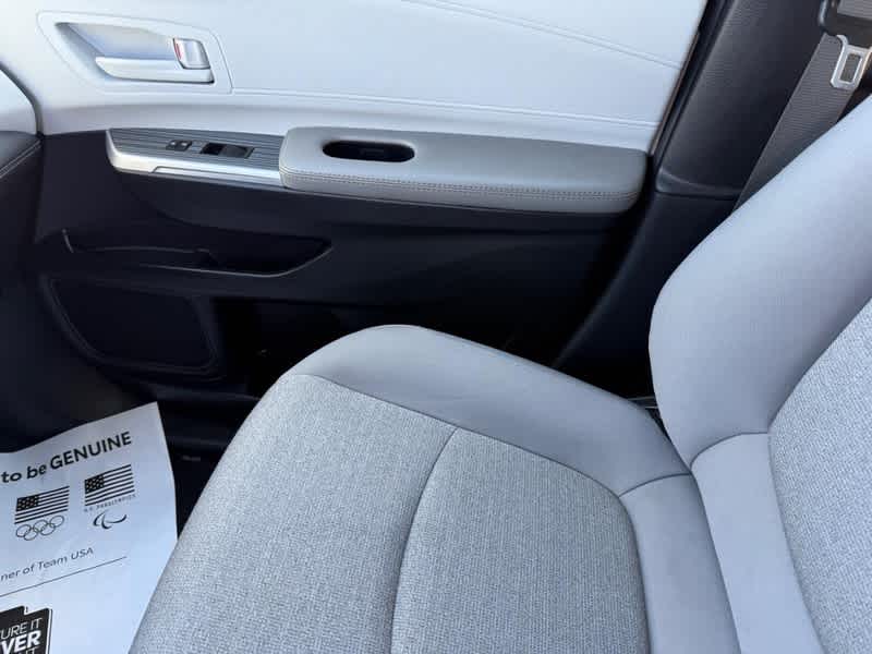 2025 Toyota Sienna LE FWD 8-Passenger