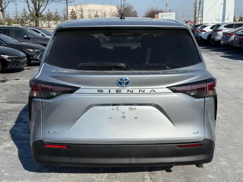 2025 Toyota Sienna LE FWD 8-Passenger