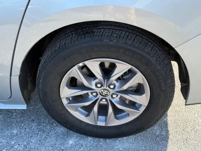 2025 Toyota Sienna LE FWD 8-Passenger