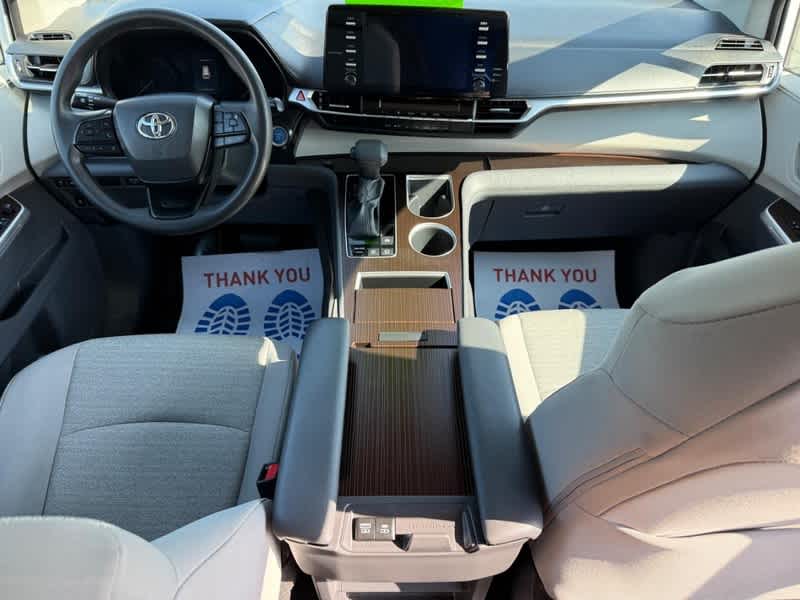 2023 Toyota Sienna LE FWD 8-Passenger