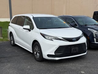 2023 Toyota Sienna LE FWD 8-Passenger