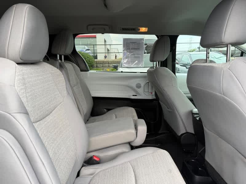2025 Toyota Sienna LE FWD 8-Passenger