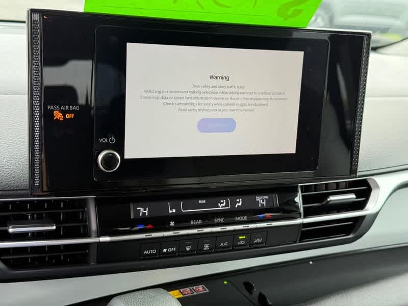 2025 Toyota Sienna LE FWD 8-Passenger