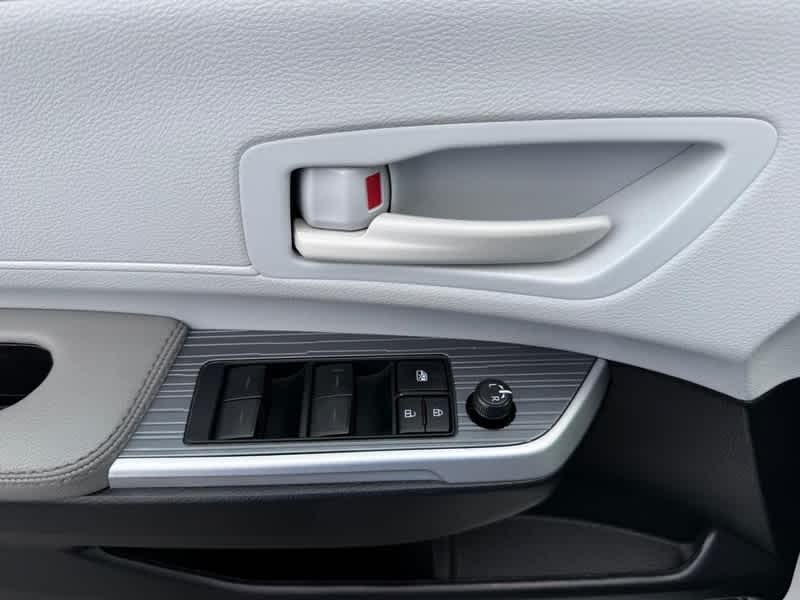2025 Toyota Sienna LE FWD 8-Passenger