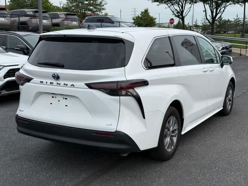 2025 Toyota Sienna LE FWD 8-Passenger