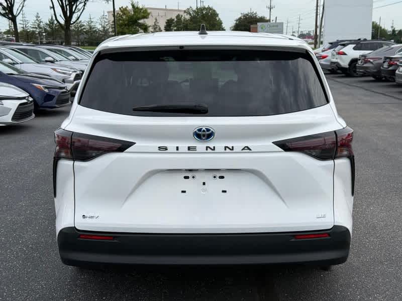 2025 Toyota Sienna LE FWD 8-Passenger