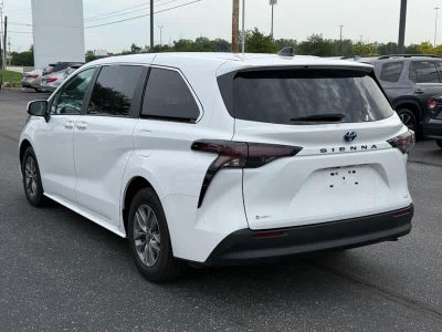 2025 Toyota Sienna LE FWD 8-Passenger