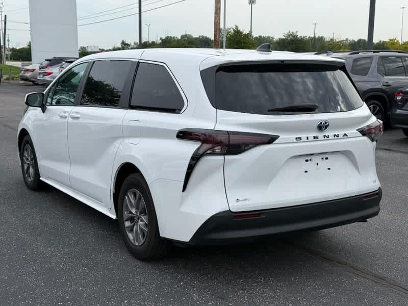 2025 Toyota Sienna LE FWD 8-Passenger