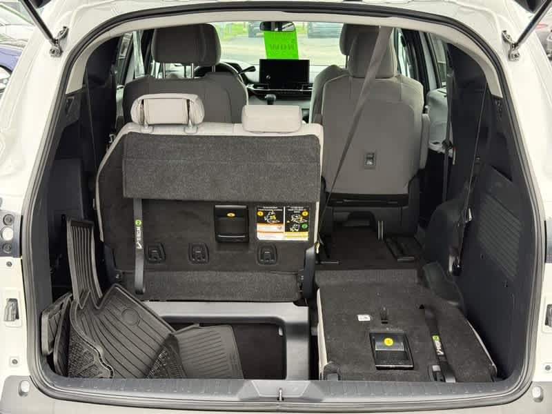 2025 Toyota Sienna LE FWD 8-Passenger
