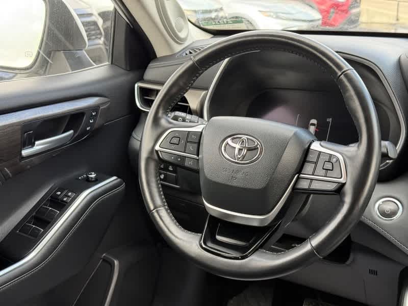 2023 Toyota Highlander Hybrid Limited AWD