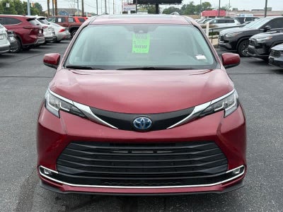 2023 Toyota Sienna XLE FWD 8-Passenger