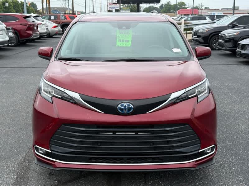 2023 Toyota Sienna XLE FWD 8-Passenger