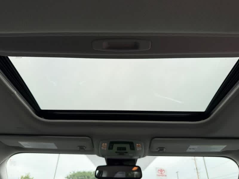 2023 Toyota Sienna XLE FWD 8-Passenger