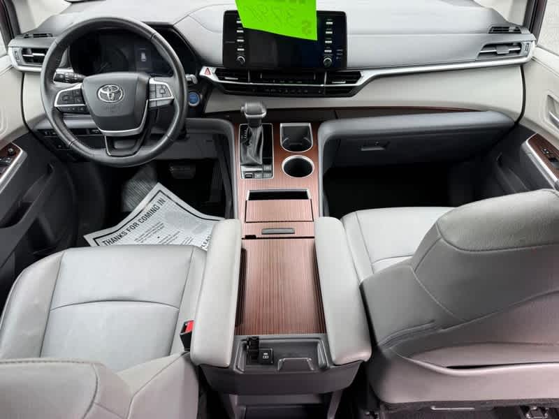 2023 Toyota Sienna XLE FWD 8-Passenger